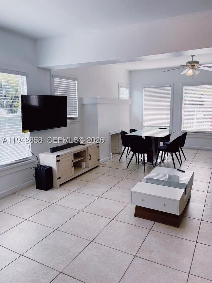 105 Nw 31st St #1 - Photo 7 of 24