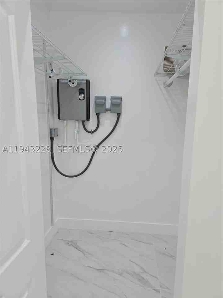 987 Ne 145th St #B - Photo 5 of 11
