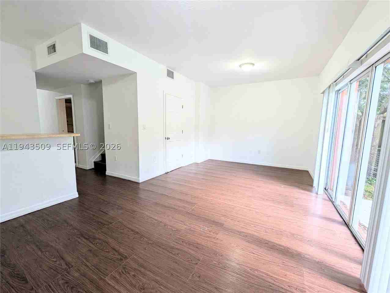 825 Sw 6th Pl - Photo 4 of 37