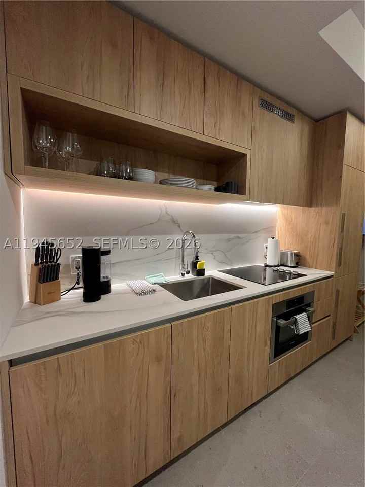 11 Ne 6th St #1006
