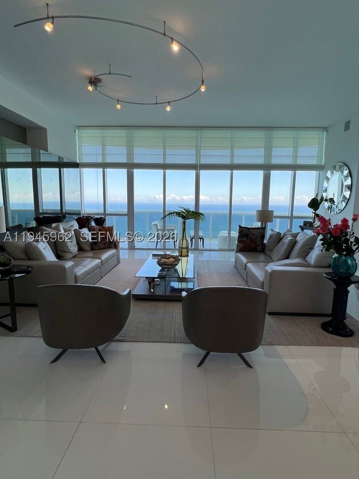 15811 Collins Ave #4101