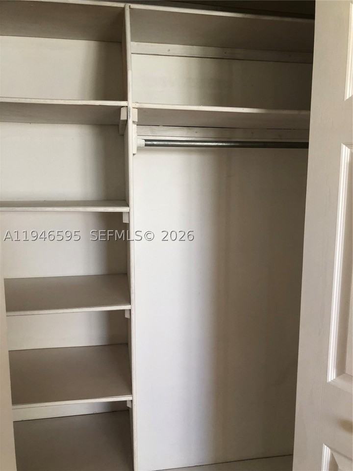 210 Lakeview Dr #207 - Photo 6 of 8