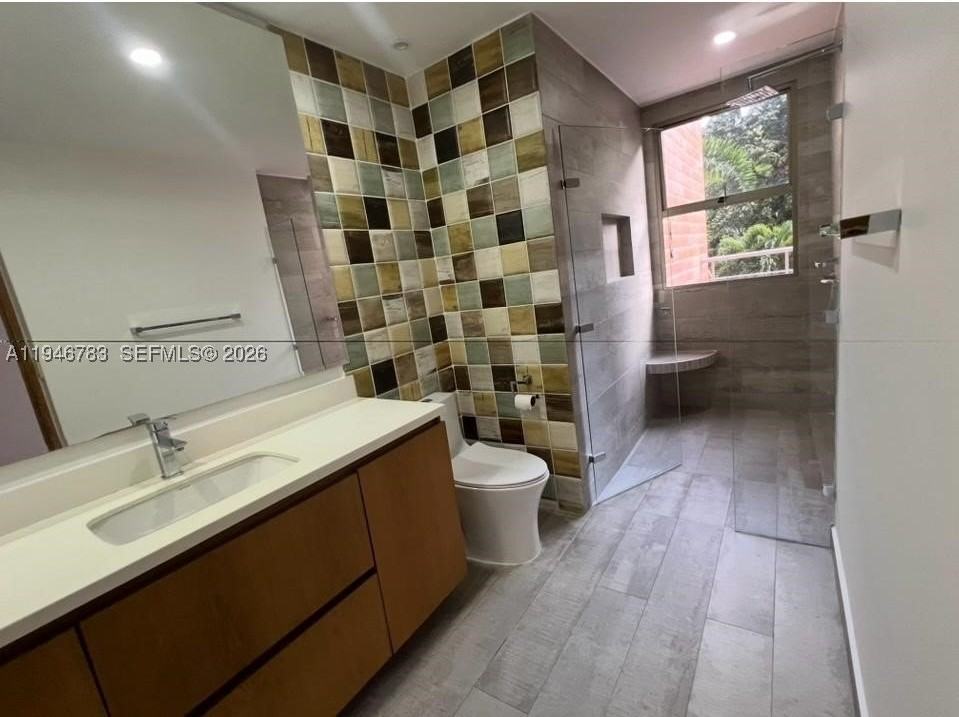 Calle 1 B Sur 38-90 #202 - Photo 2 of 4