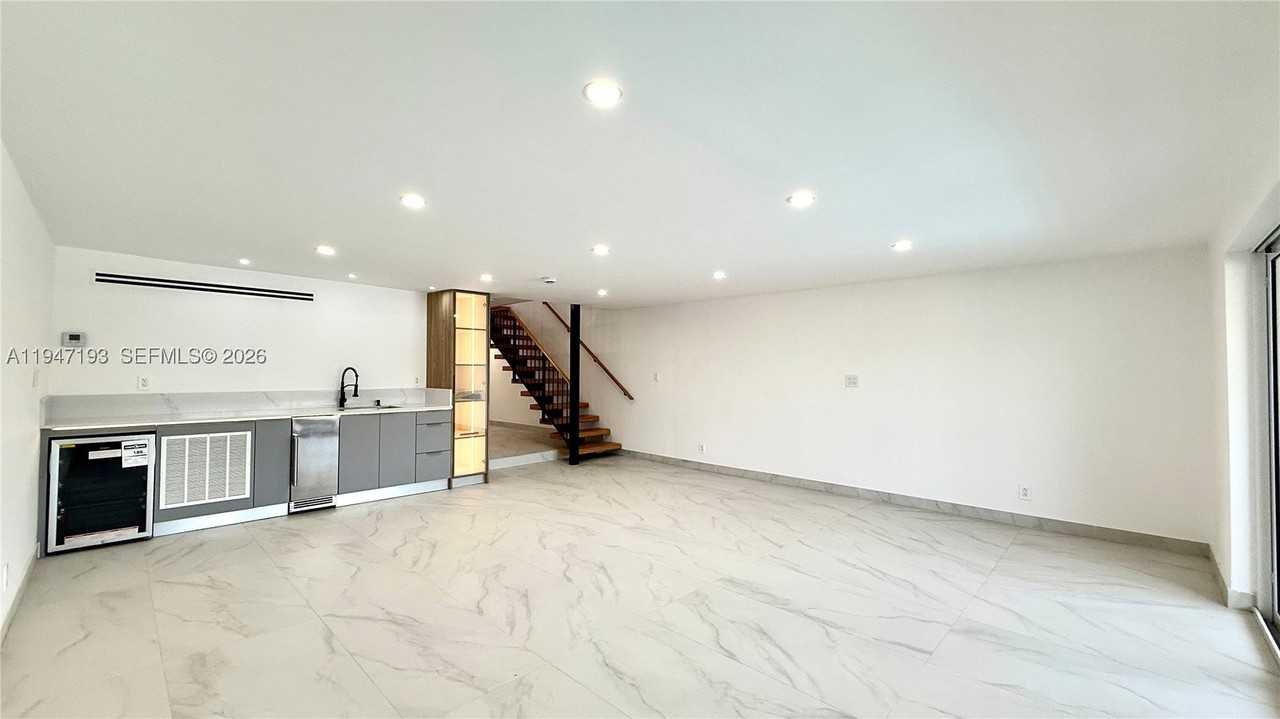3826 Ne 171st St #3826 - Photo 7 of 40