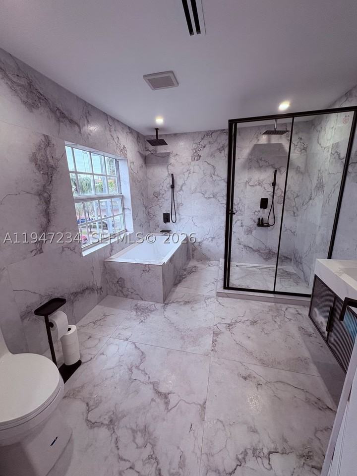3822 Ne 171st St #3822 - Photo 4 of 25