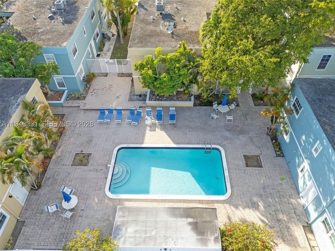 320 Se 10th Ave #D - Photo 2 of 12