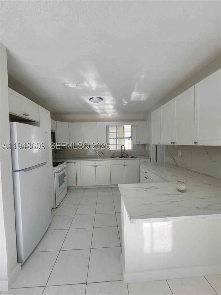 12305 Sw 42nd St - Photo 3 of 11