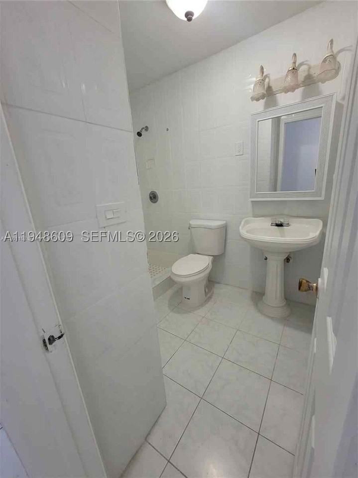 12305 Sw 42nd St - Photo 5 of 11