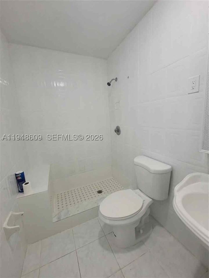 12305 Sw 42nd St - Photo 6 of 11