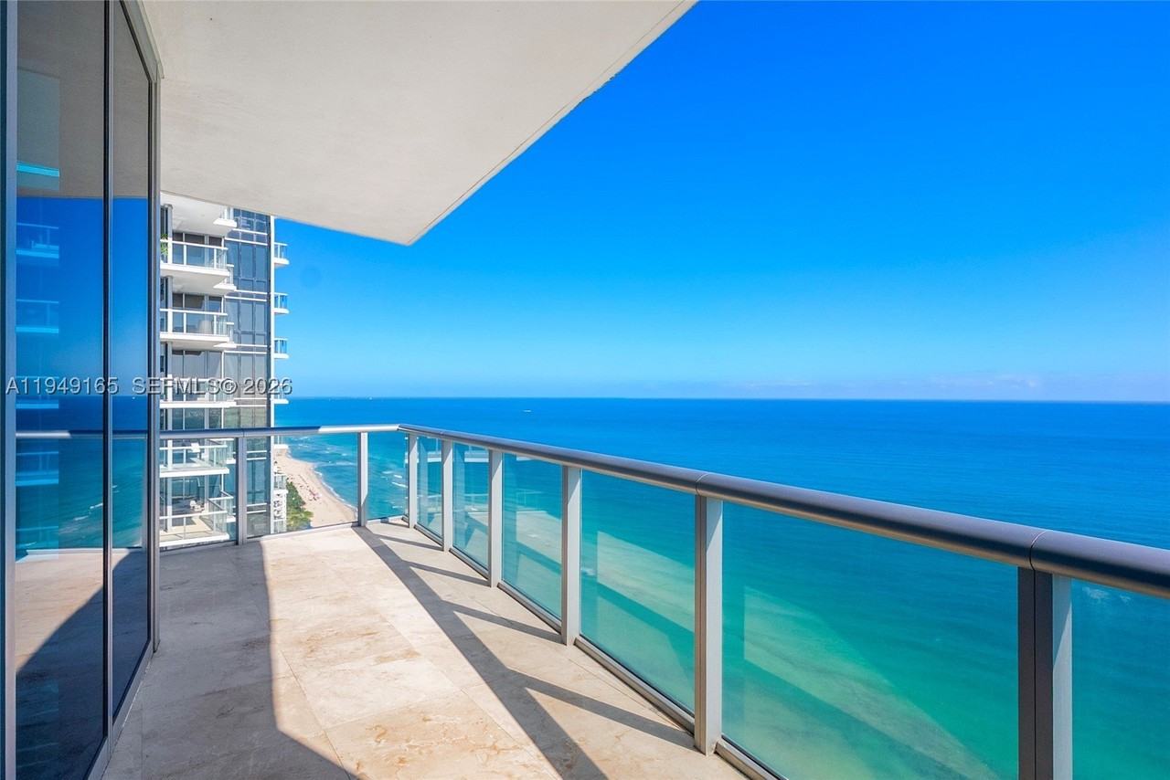 17001 Collins Ave #4208 - Photo 3 of 37