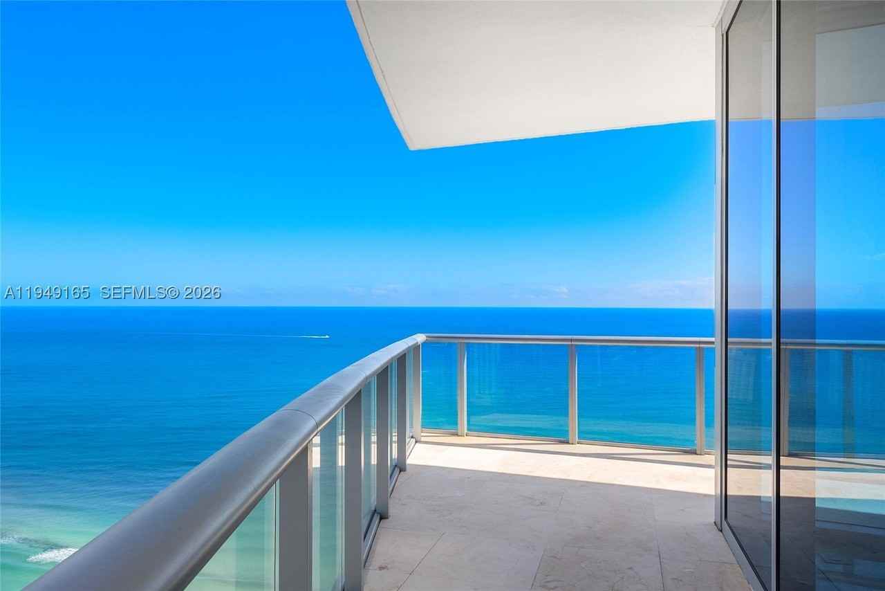 17001 Collins Ave #4208 - Photo 4 of 37