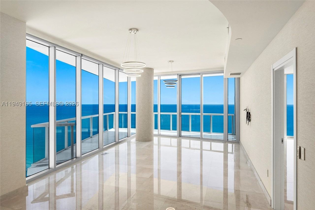 17001 Collins Ave #4208 - Photo 5 of 37