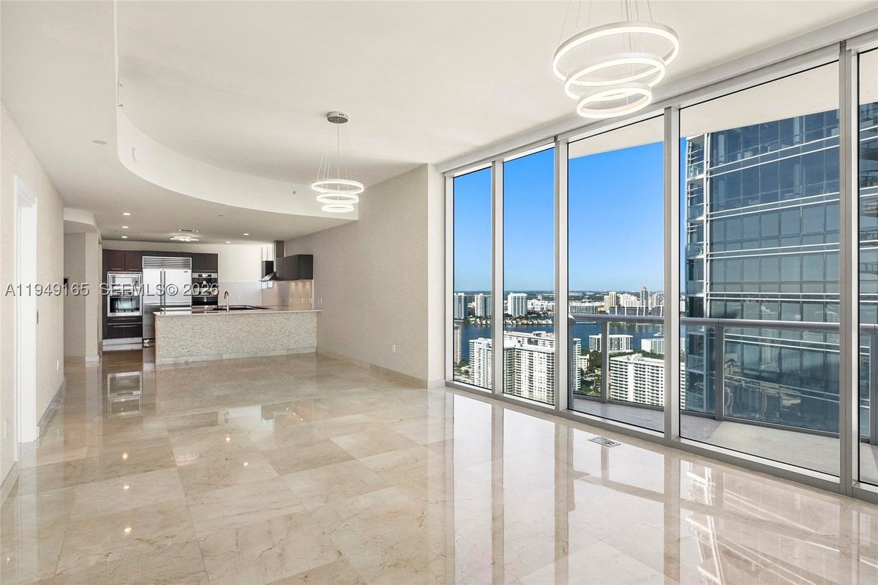 17001 Collins Ave #4208 - Photo 7 of 37