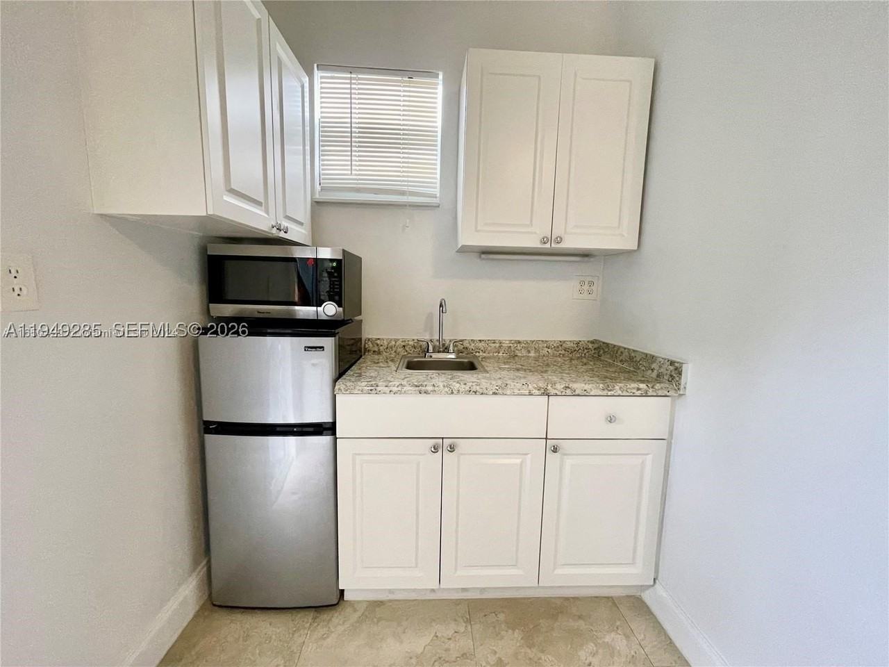 712 Sw 5th Ct #3 - Photo 2 of 5