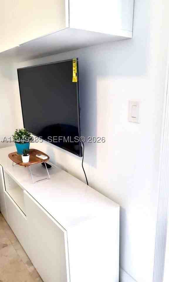 712 Sw 5th Ct #3 - Photo 3 of 5