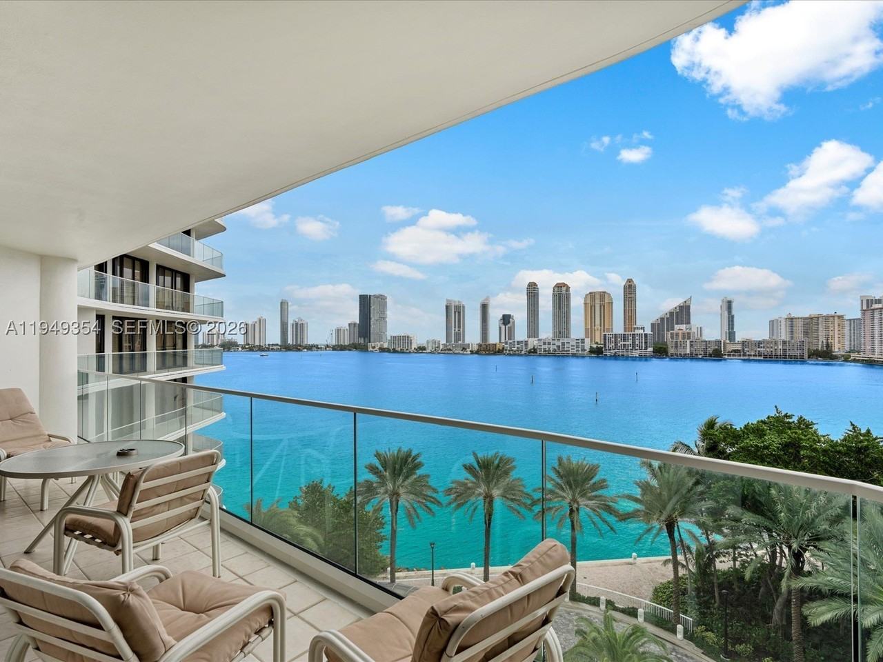 2800 Island Blvd #702