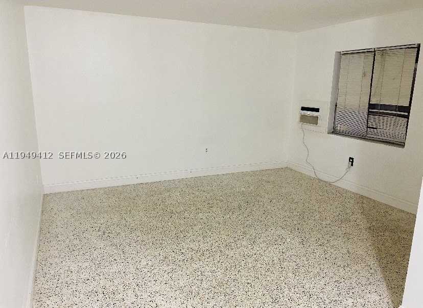 626 Ne 61st St #5 - Photo 2 of 9