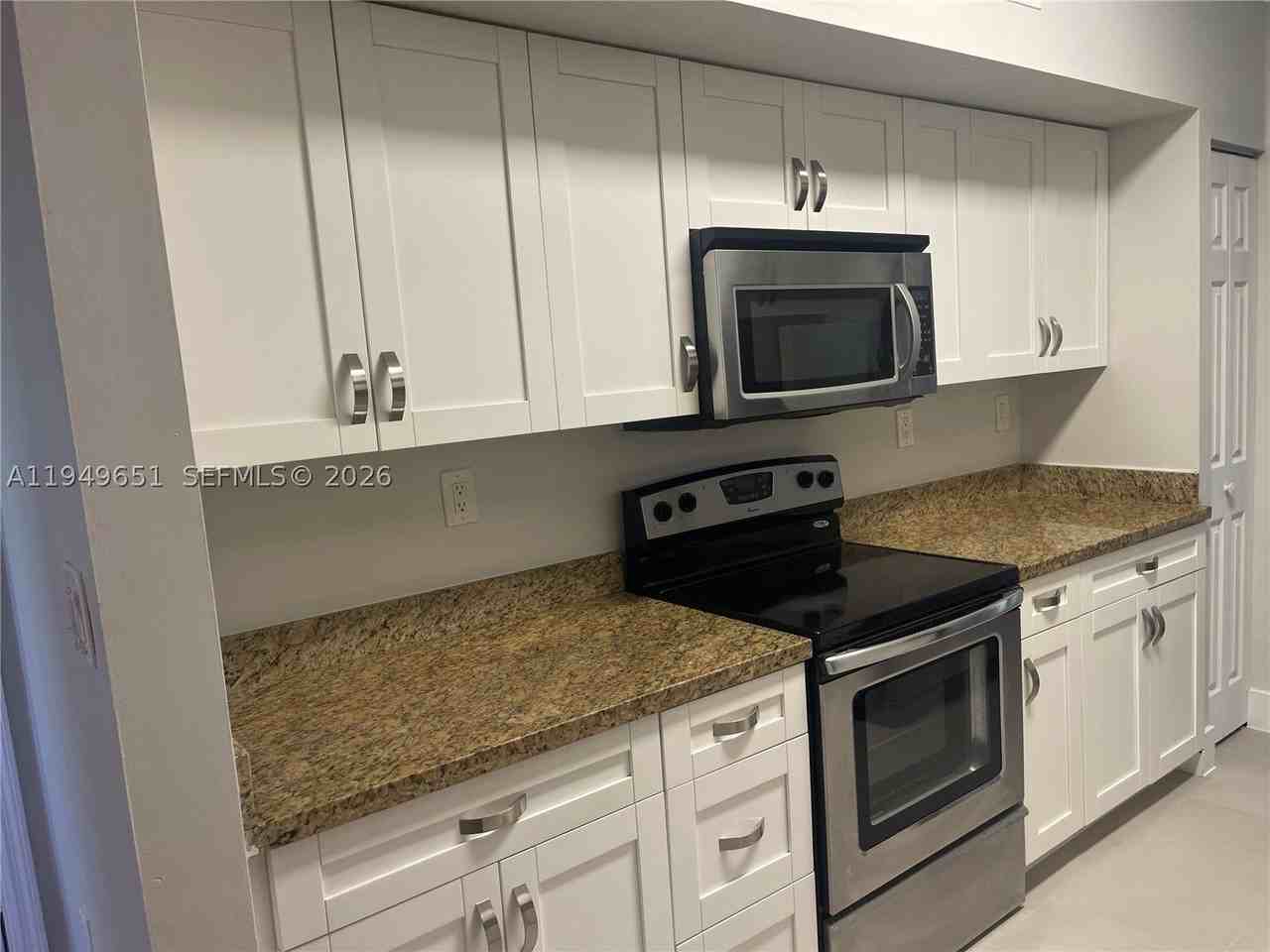 160 Sw 117th Ter #6201 - Photo 3 of 38