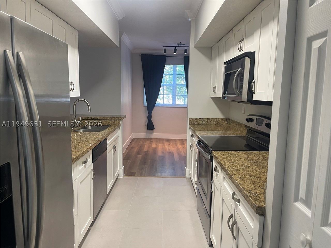 160 Sw 117th Ter #6201 - Photo 6 of 38