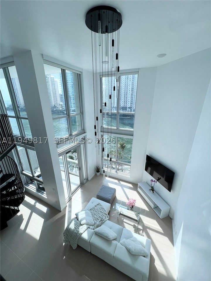 300 S Biscayne Blvd #L814