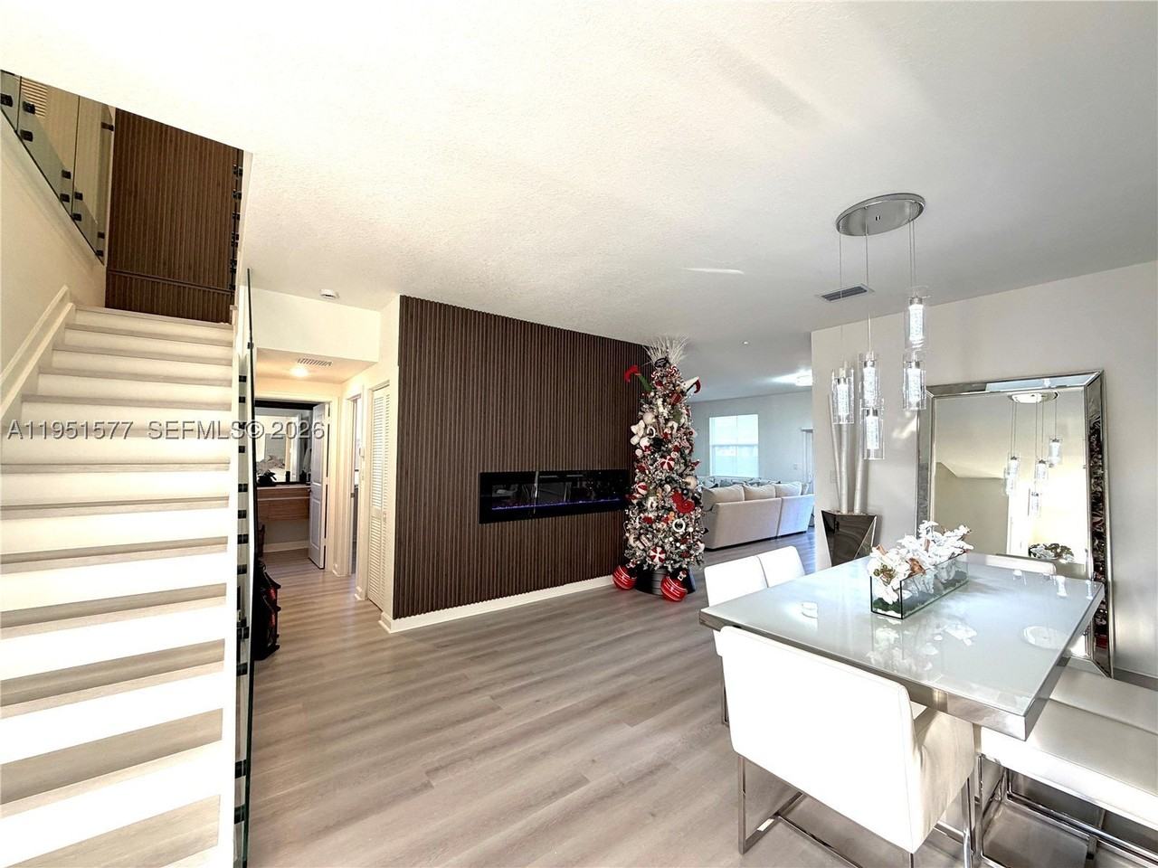 2661 Se 24th Ct - Photo 4 of 37