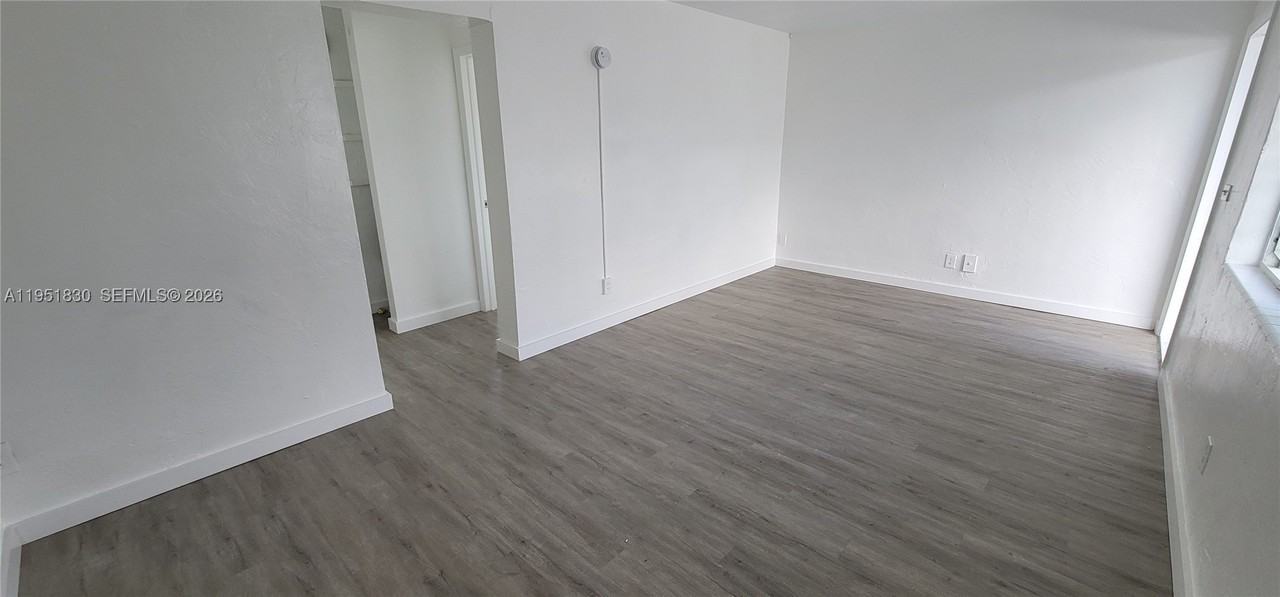 111 Sw 18th Ave #3 - Photo 3 of 17