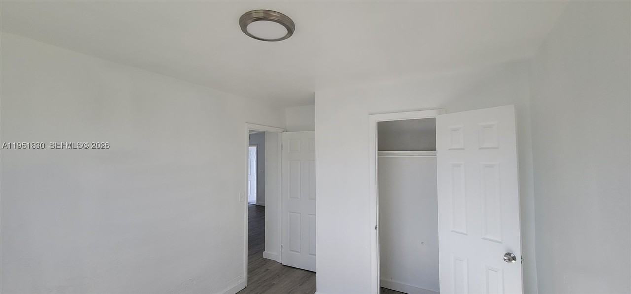 111 Sw 18th Ave #3 - Photo 6 of 17