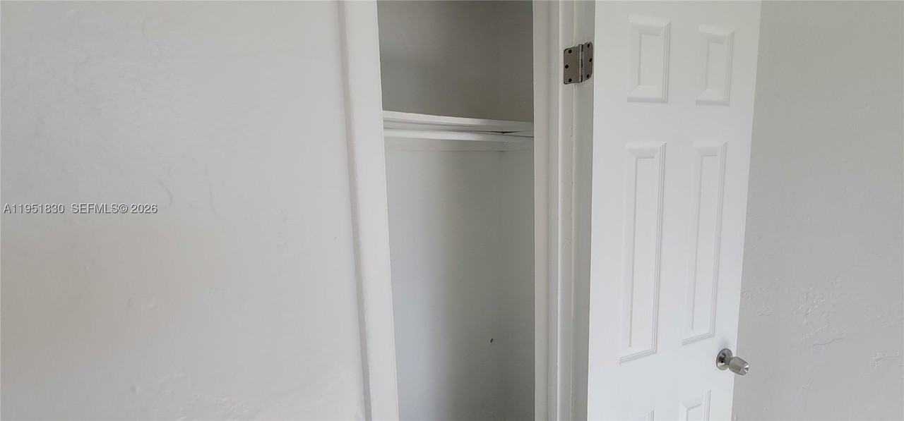 111 Sw 18th Ave #3 - Photo 7 of 17