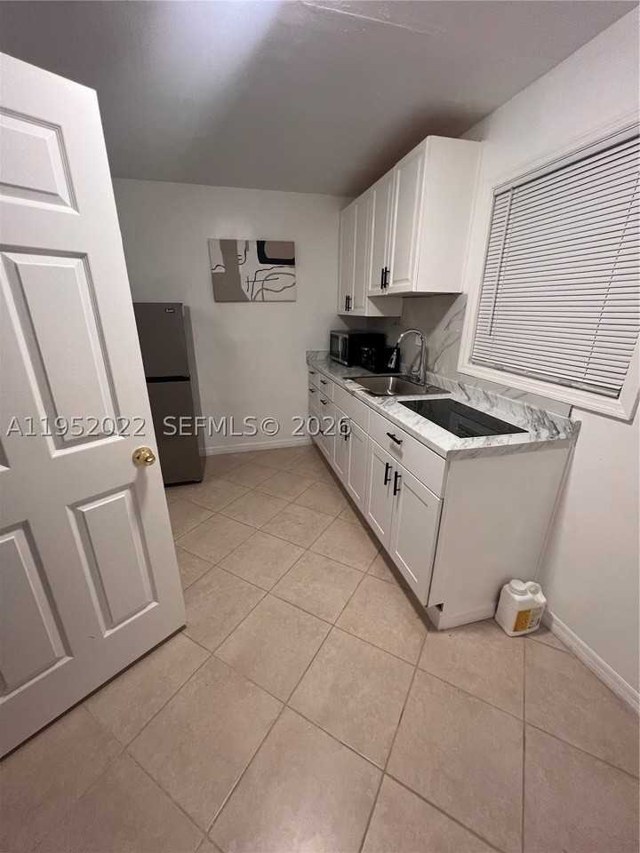 824 Sw 12th Ct #826 - Photo 2 of 22