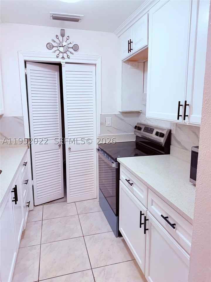 824 Sw 12th Ct #826 - Photo 4 of 22