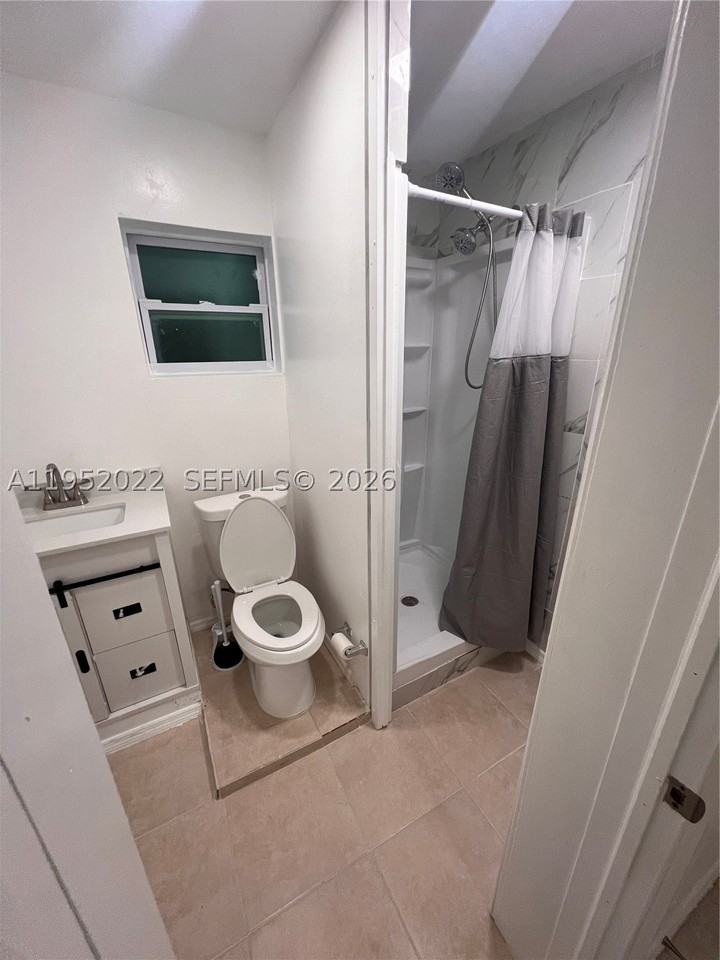 824 Sw 12th Ct #826 - Photo 7 of 22