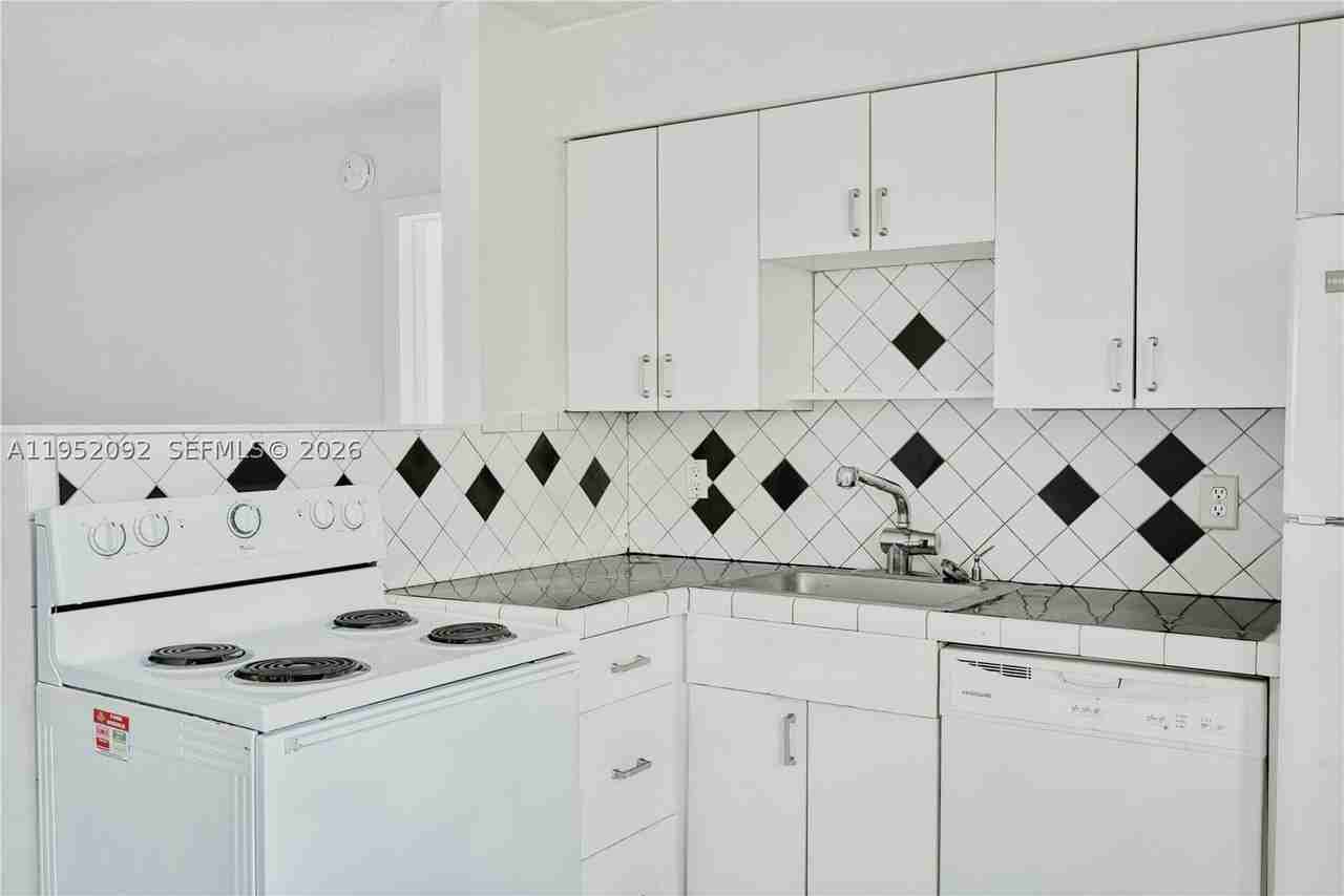 400 Se 31st St #5 - Photo 4 of 19