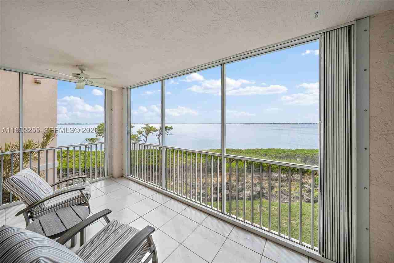 5800 Ne Island Cove Way #2207 - Photo 2 of 27