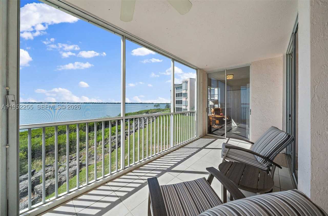 5800 Ne Island Cove Way #2207 - Photo 3 of 27