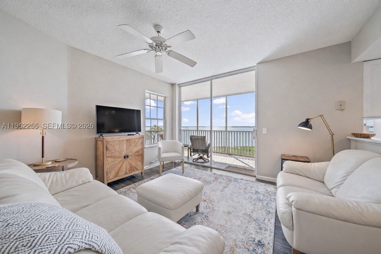 5800 Ne Island Cove Way #2207 - Photo 4 of 27