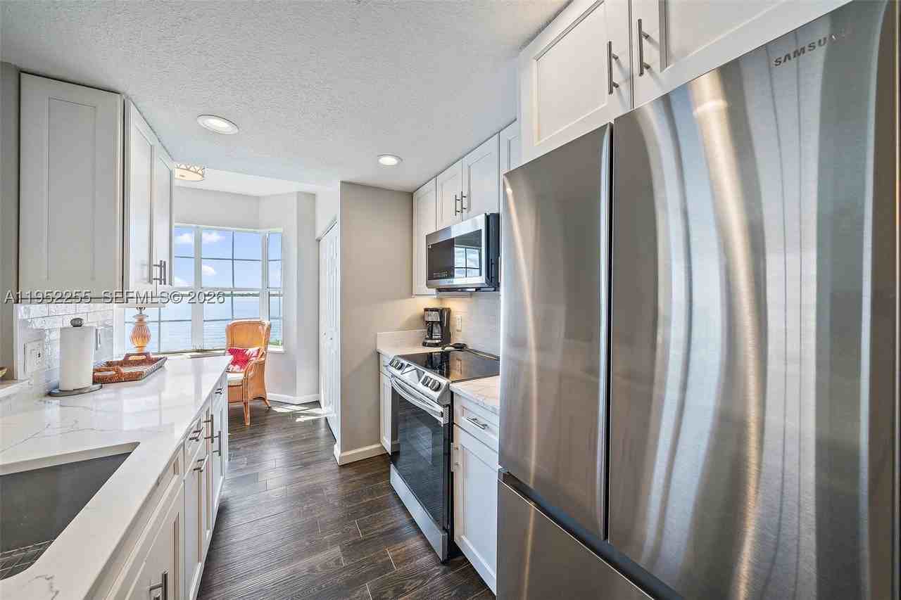 5800 Ne Island Cove Way #2207 - Photo 5 of 27