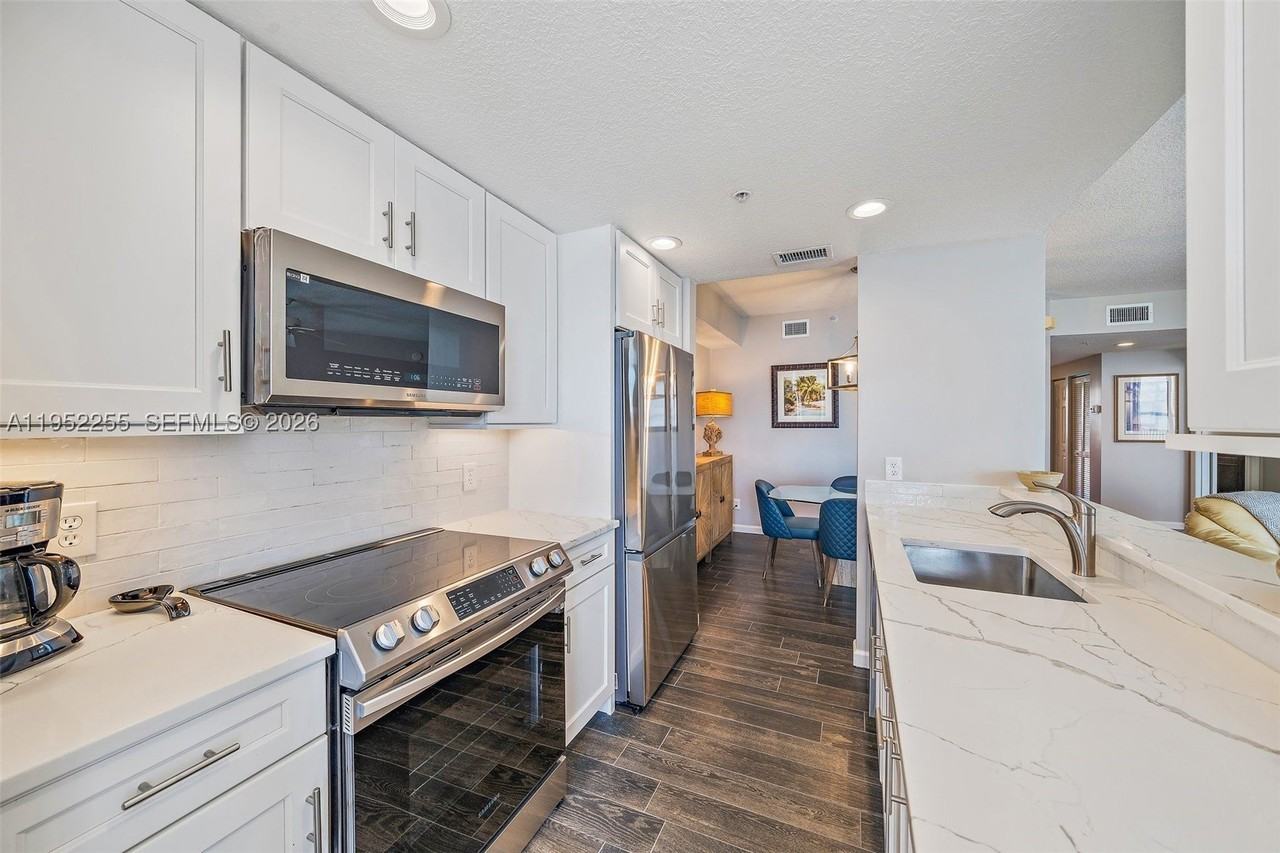 5800 Ne Island Cove Way #2207 - Photo 7 of 27