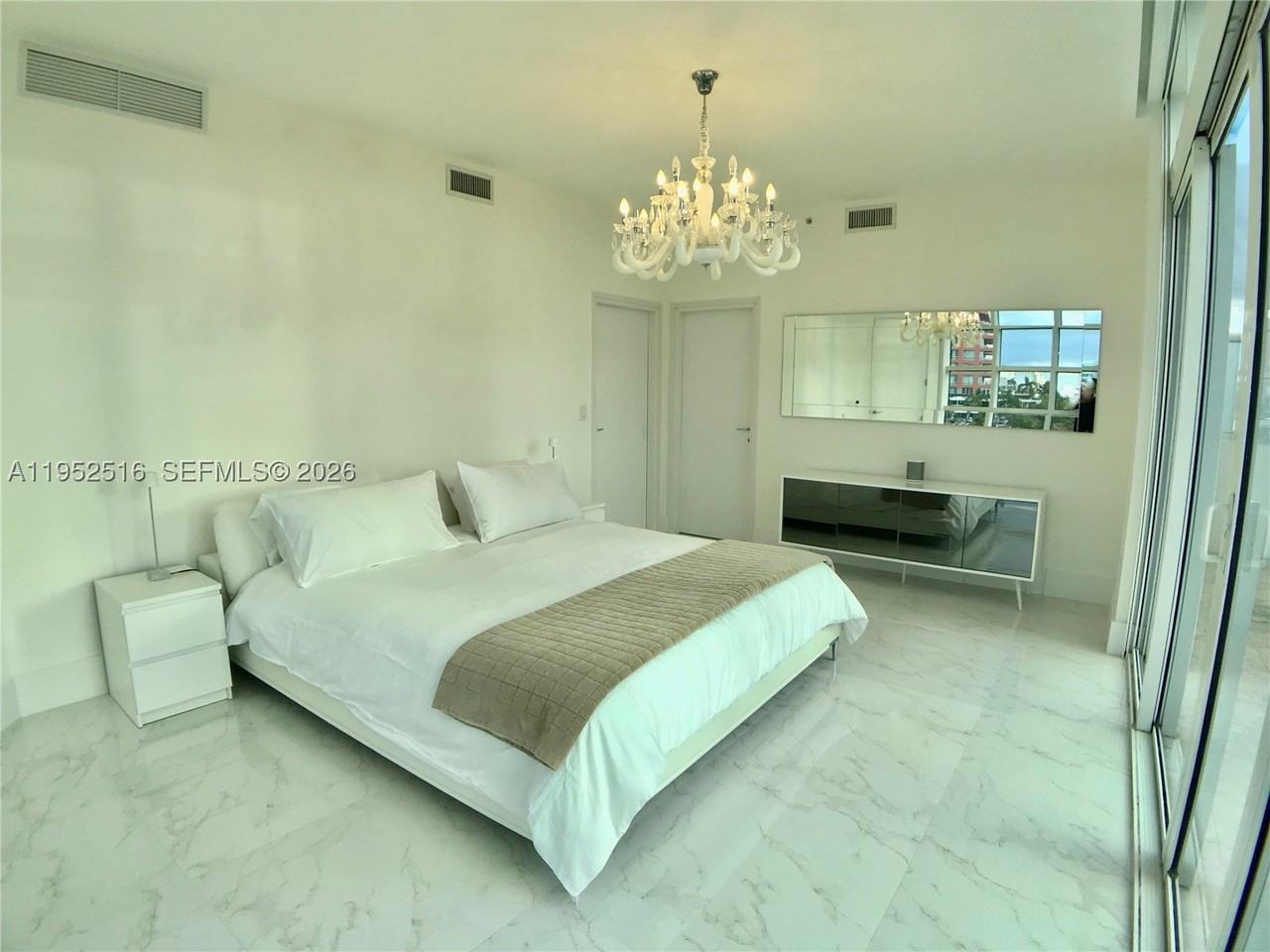 50 S Pointe Dr - Photo 3 of 24