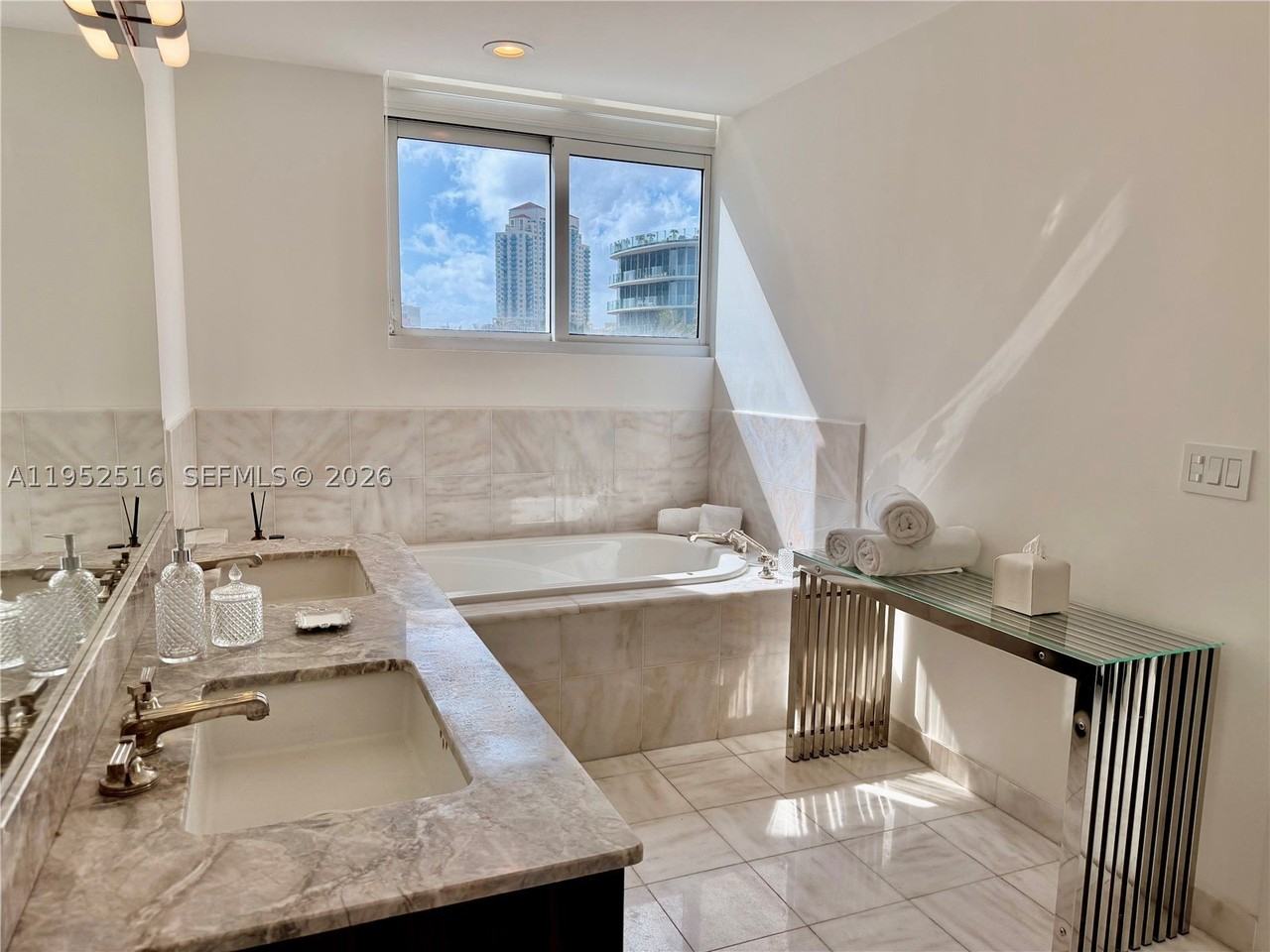 50 S Pointe Dr - Photo 5 of 24