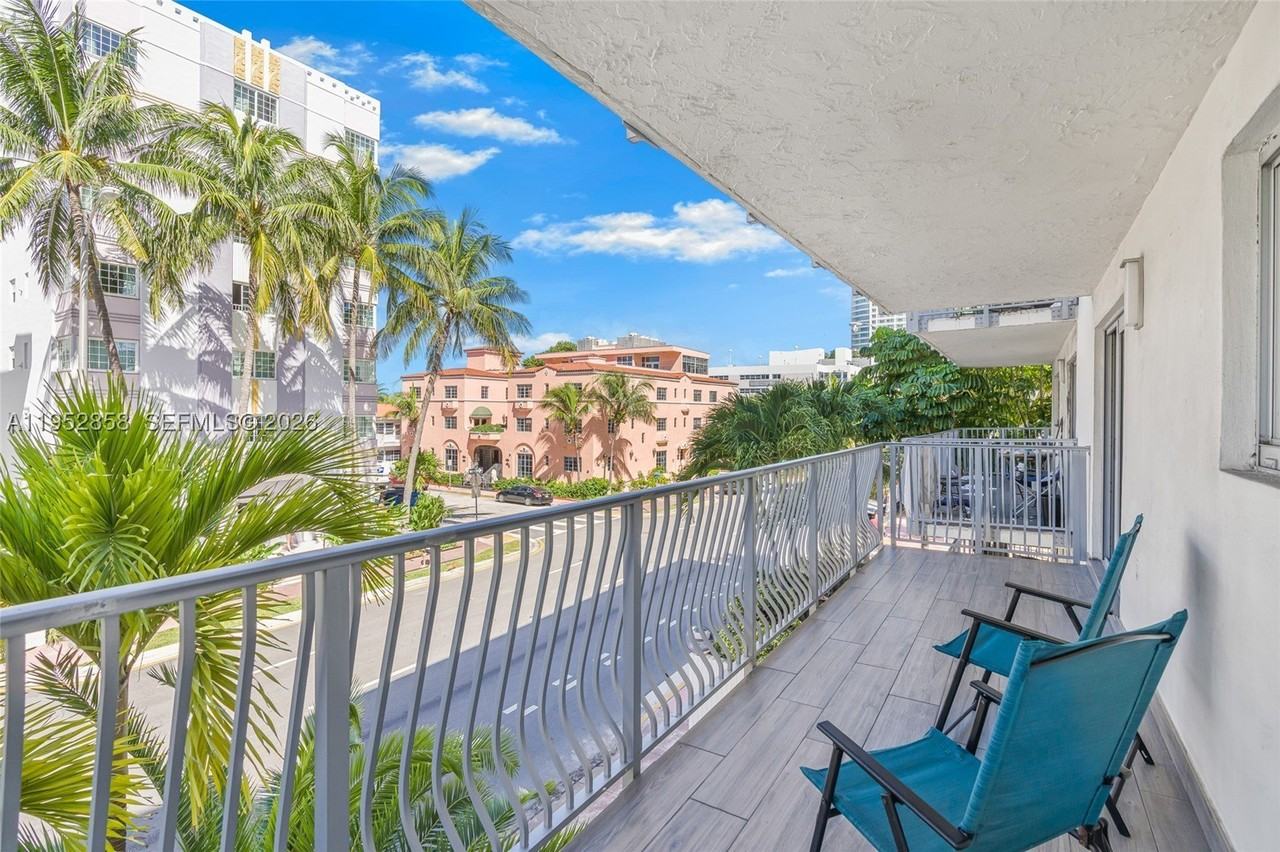 4141 Collins Ave #201 - Photo 4 of 34