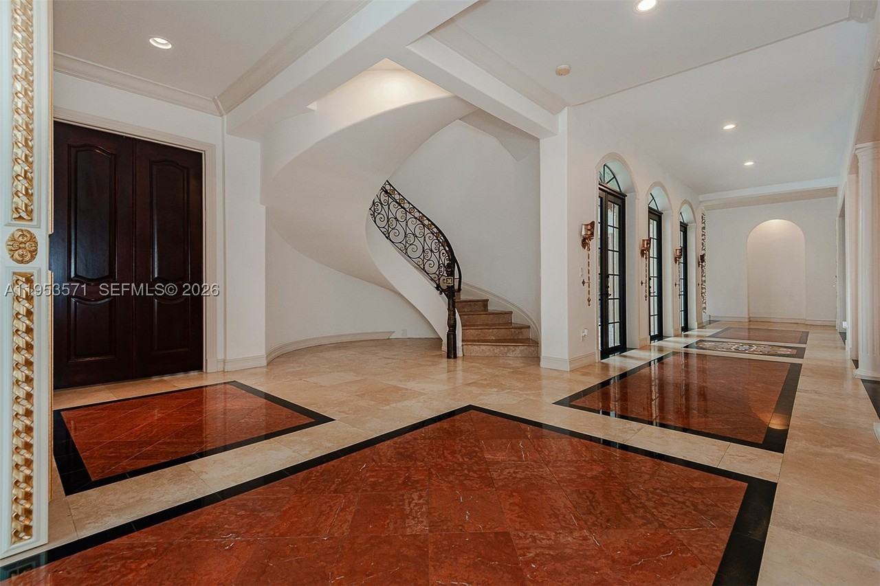 674 Ocean Blvd - Photo 6 of 45