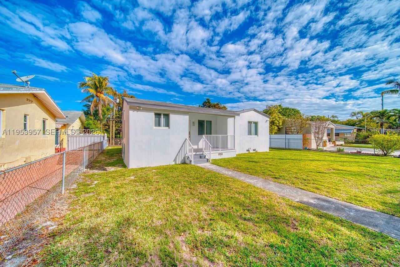 4345 Sw 5th Ter - Photo 3 of 27