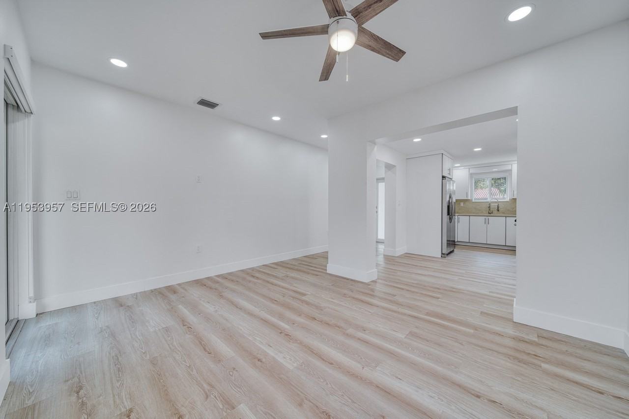 4345 Sw 5th Ter - Photo 4 of 27