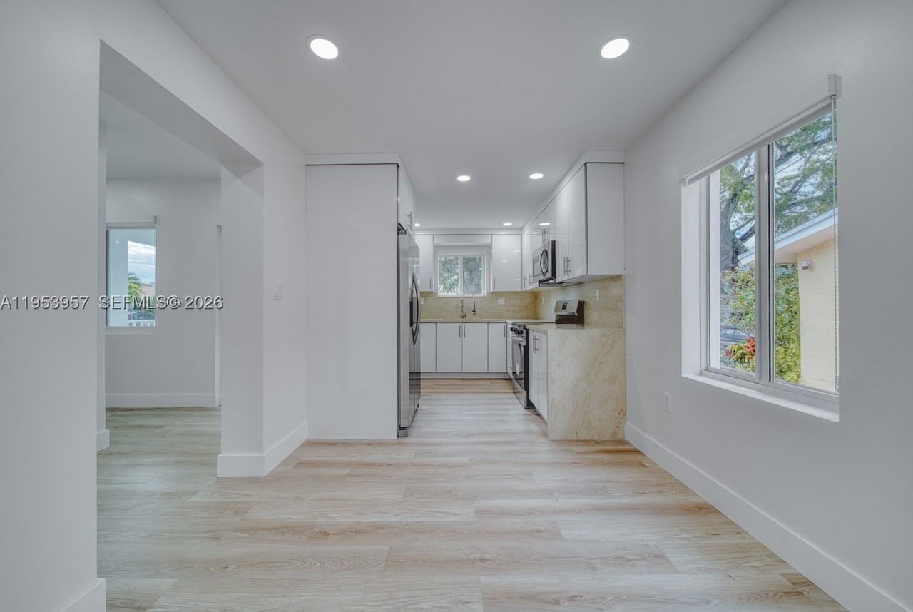 4345 Sw 5th Ter - Photo 5 of 27