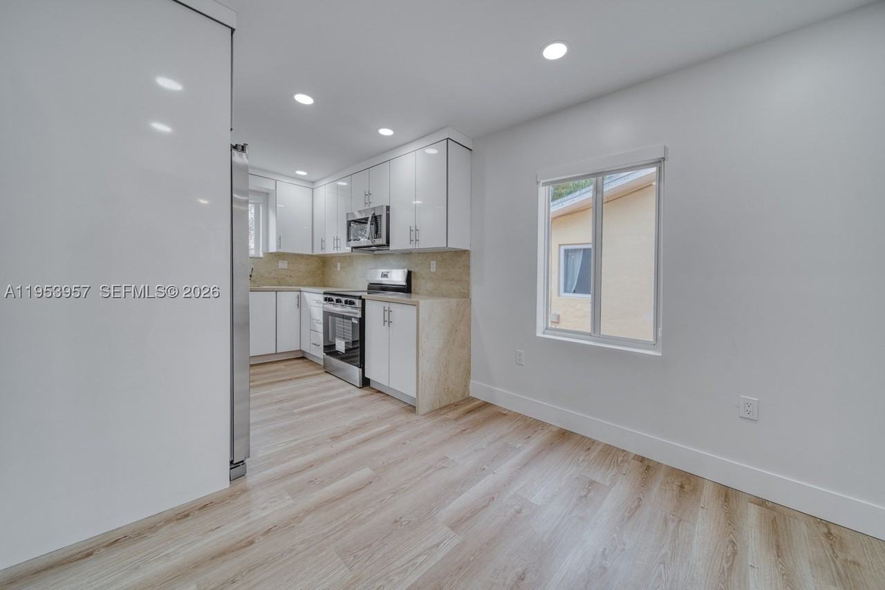 4345 Sw 5th Ter - Photo 6 of 27
