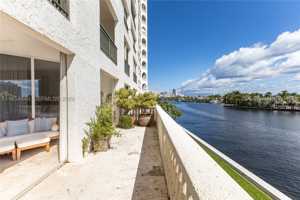 featured image of 20165 Ne 39th Pl