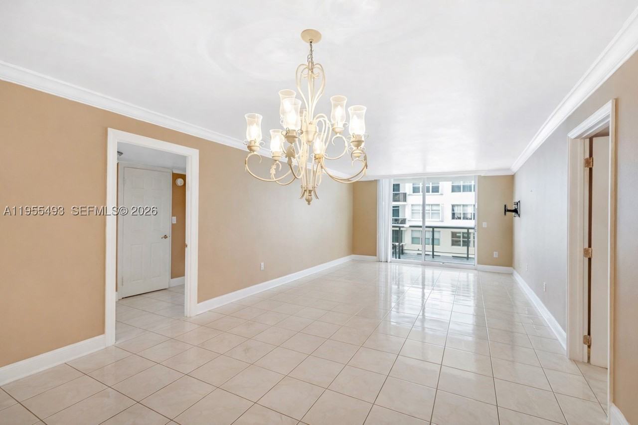 6039 Collins Ave #1206 - Photo 4 of 36