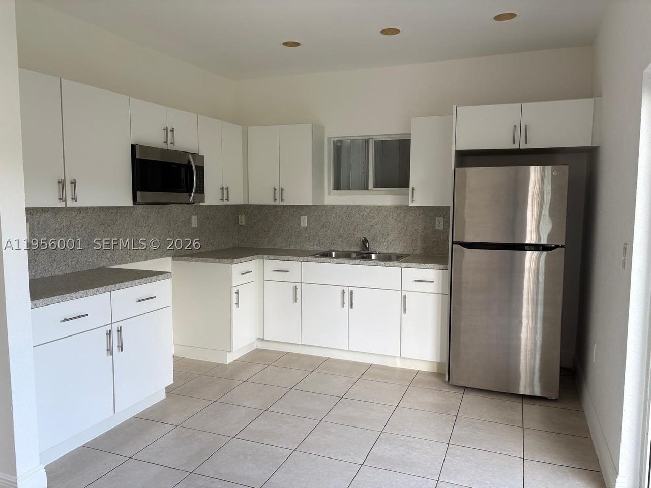 2916 Nw 51st St - Photo 3 of 19