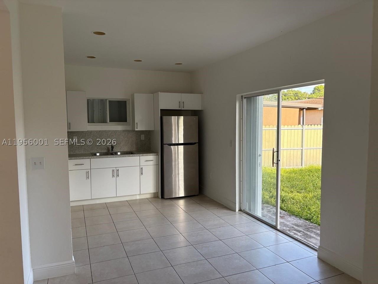 2916 Nw 51st St - Photo 5 of 19