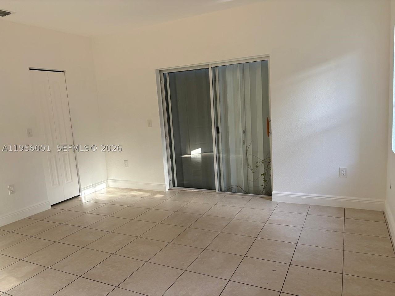 2916 Nw 51st St - Photo 7 of 19